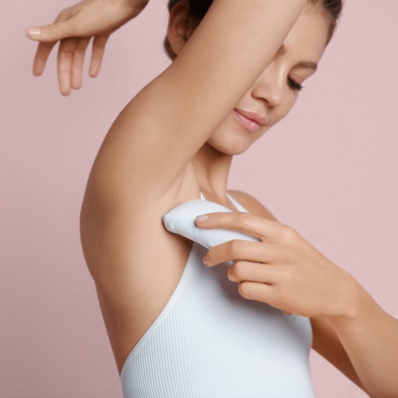 4-silk-epil-5-5-890-sensosmart-in-use 4-silk-epil-5-5-890-sensosmart-in-use